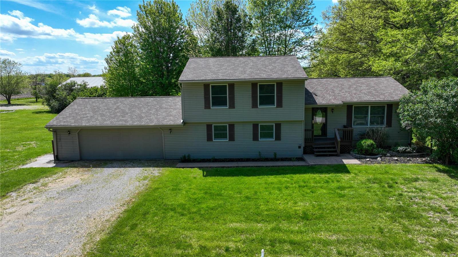 4 Bedroom, 1,865 sq. feet 8817 Rezy Road Staunton, IL