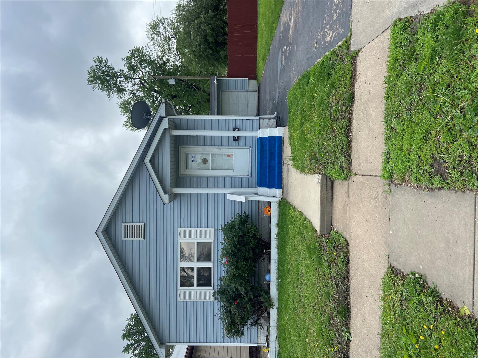 2 Bedroom, 1,056 sq. feet 2326 Edwards Street Granite City, IL