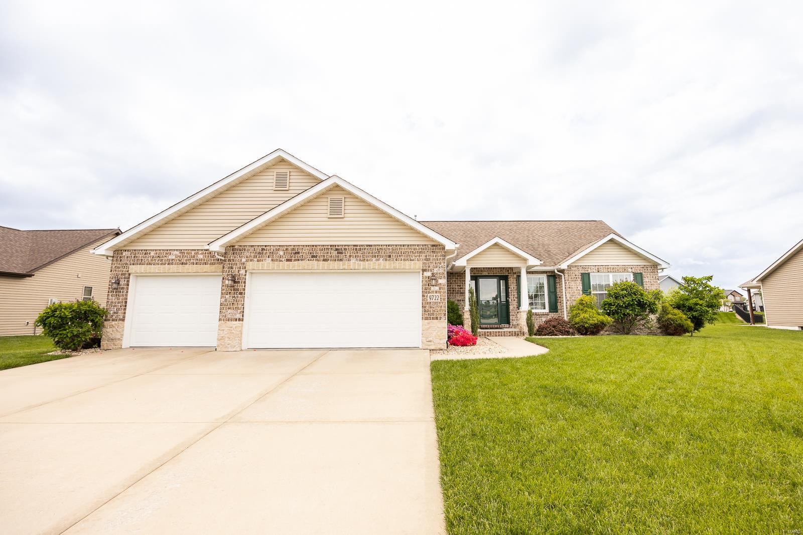 4 Bedroom, 2,766 sq. feet 9722 Quapaw Court Mascoutah, IL