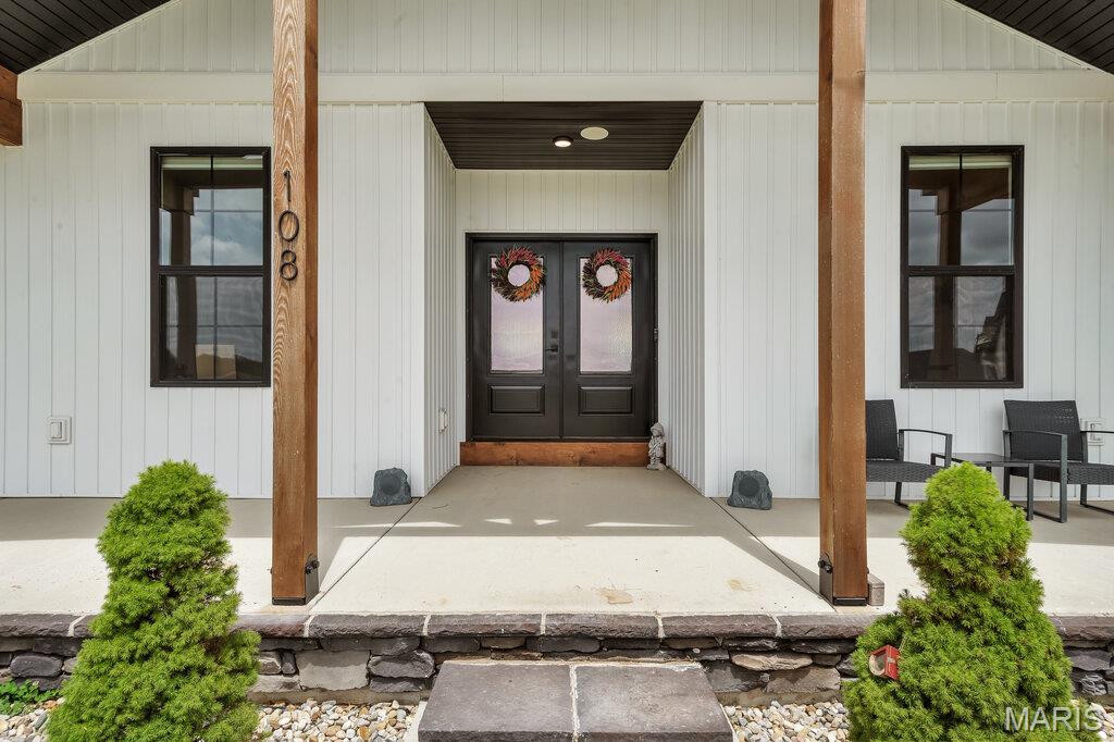 3 Bedroom, 2,011 sq. feet 108 Baileys Court Highland, IL