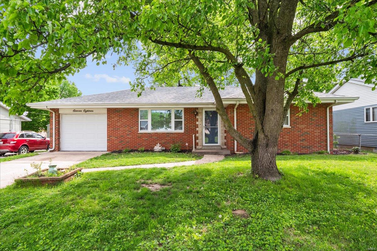 2 Bedroom, 1,000 sq. feet 1118 State Street Collinsville, IL