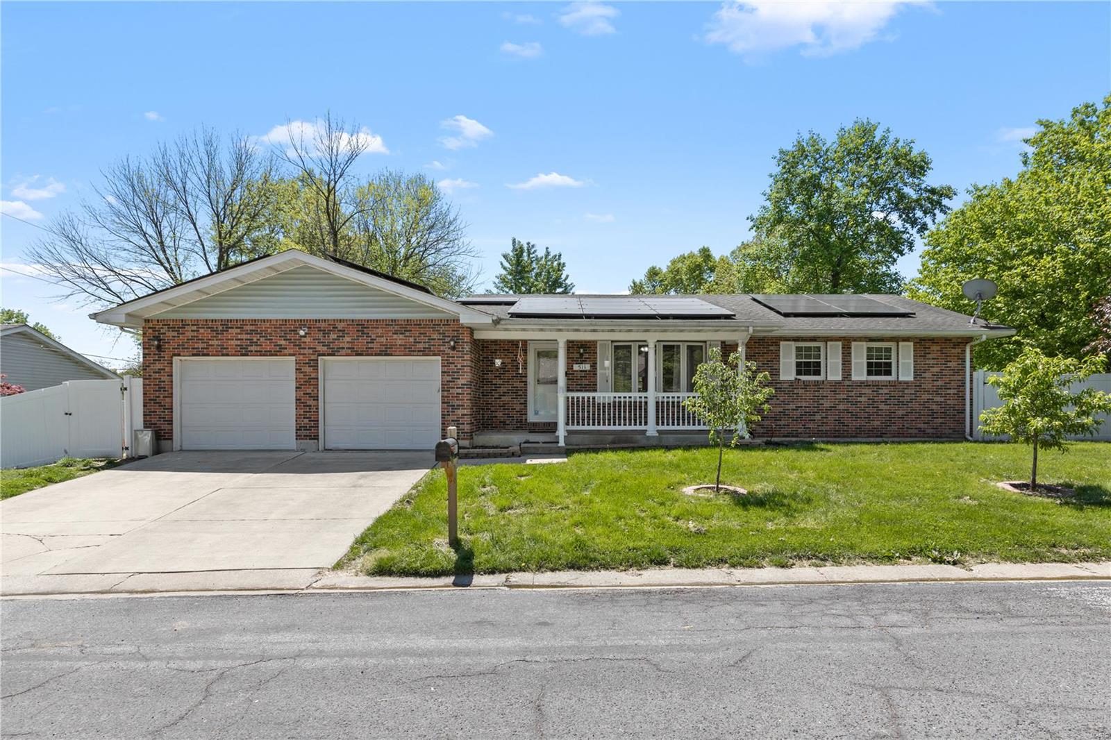 4 Bedroom, 2,788 sq. feet 511 Ruddy Court Troy, IL
