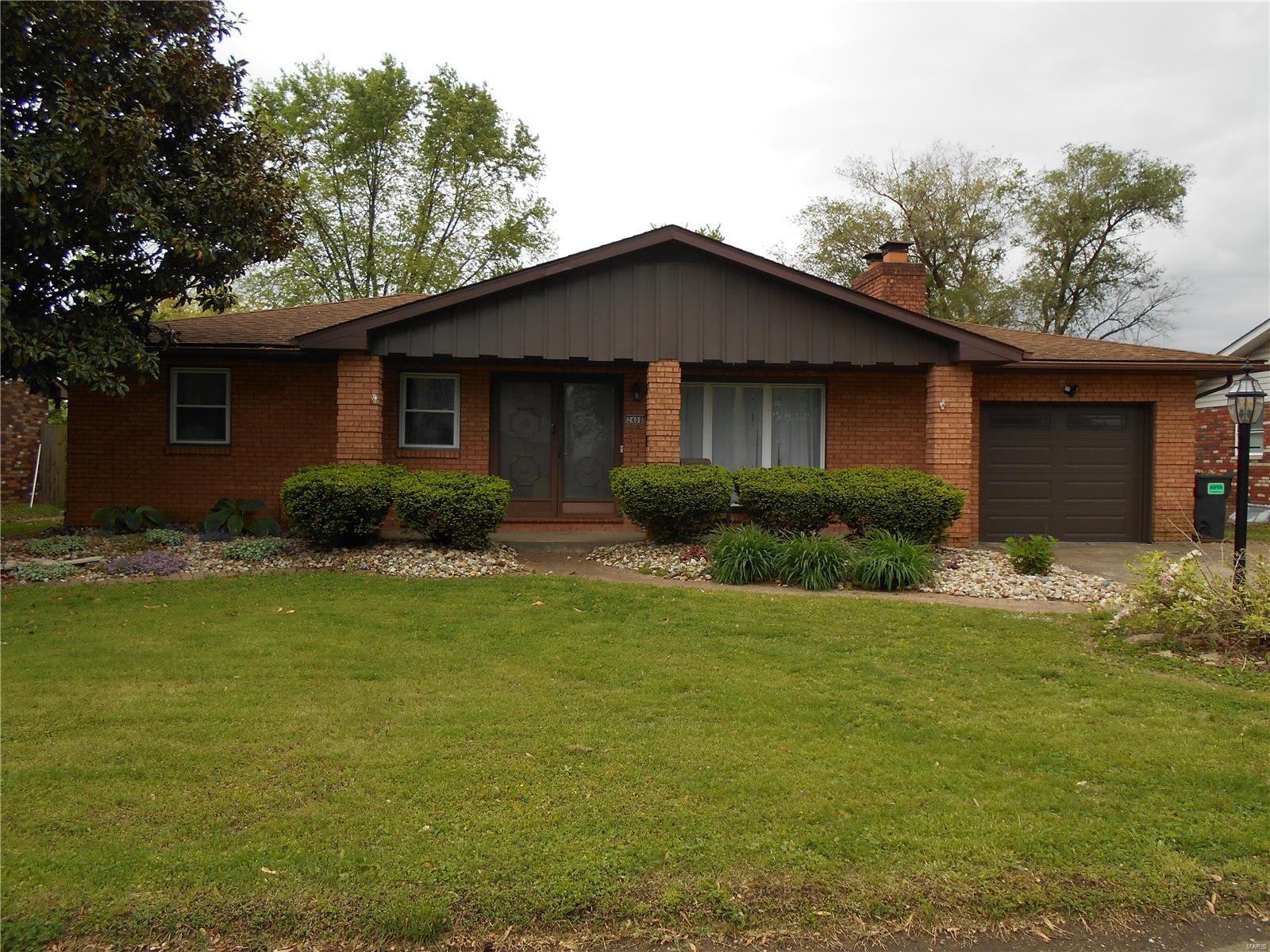 3 Bedroom, 2,523 sq. feet 2408 Morrison Road Granite City, IL