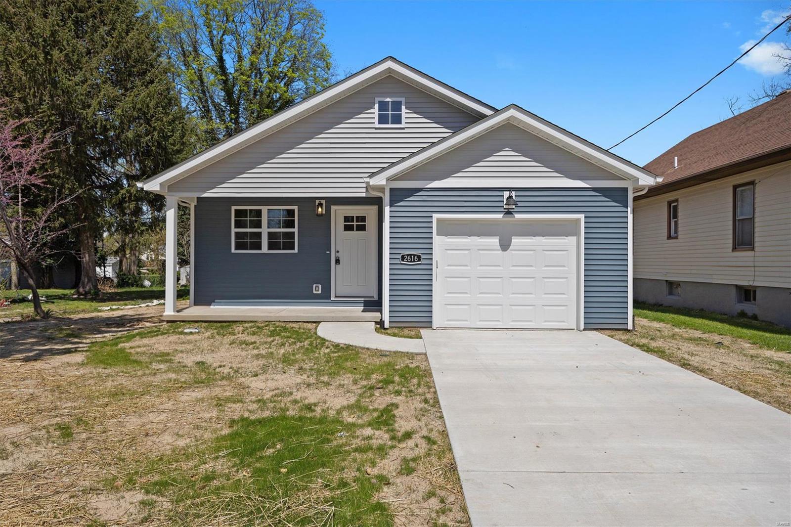 3 Bedroom, 1,215 sq. feet 2616 Hillcrest Avenue Alton, IL