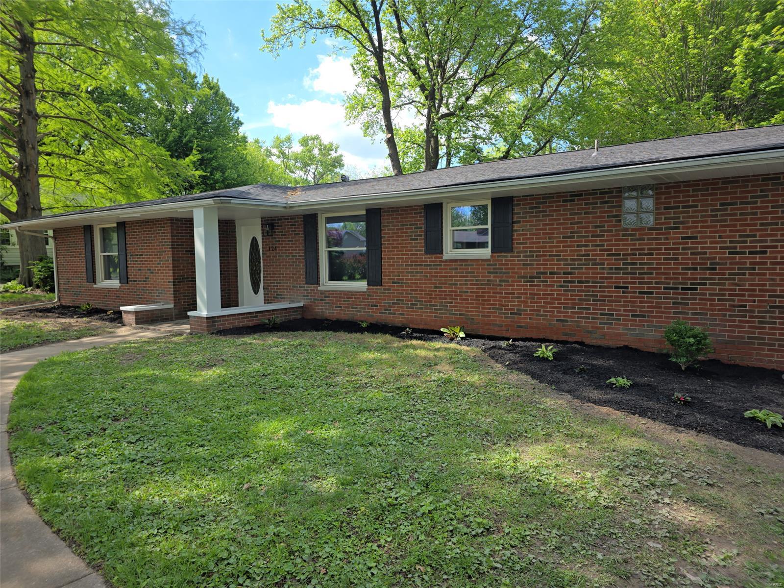 3 Bedroom, 1,371 sq. feet 124 Haller Drive East Alton, IL