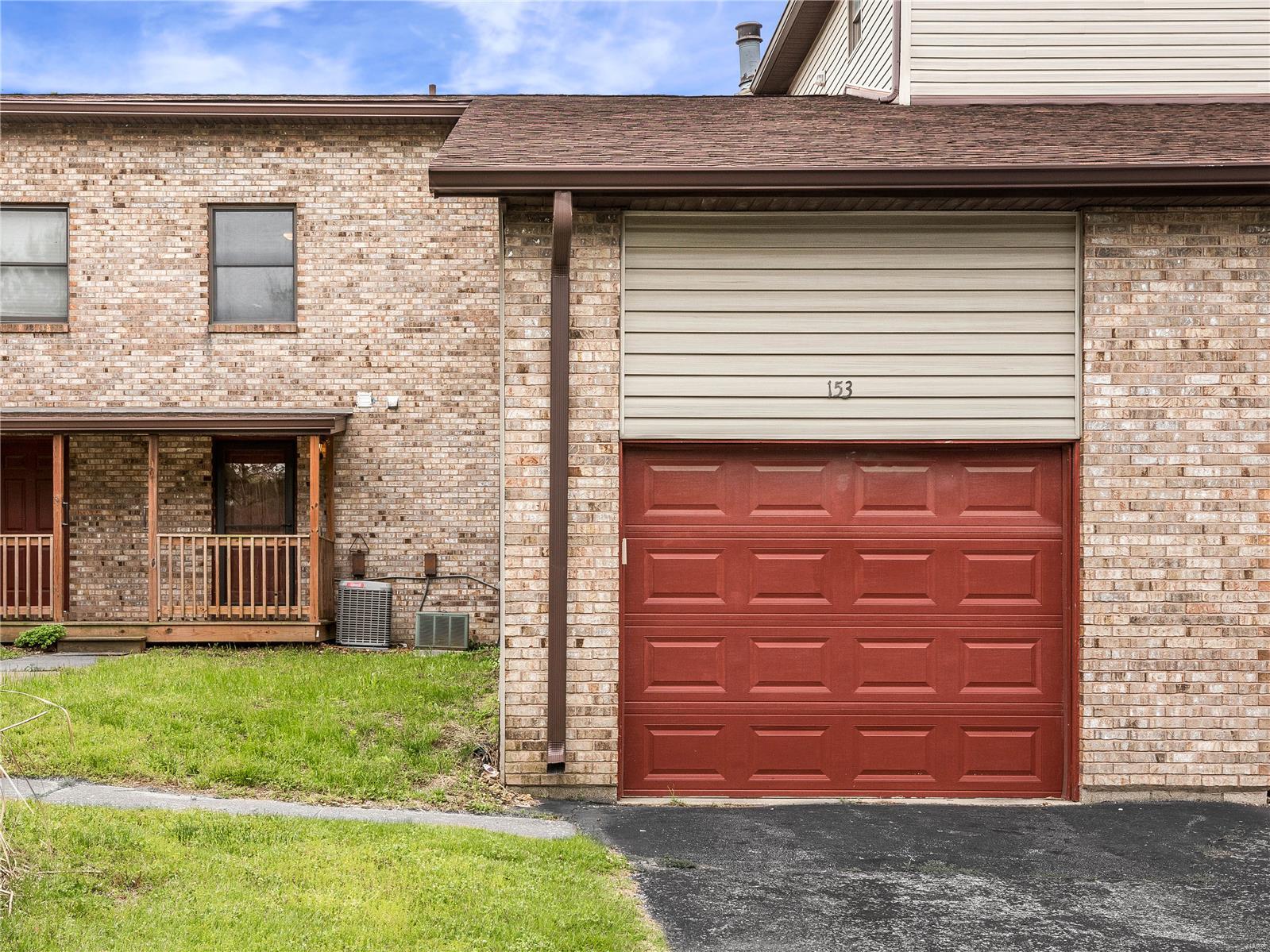 2 Bedroom, 1,378 sq. feet 153 Sandridge Drive Collinsville, IL