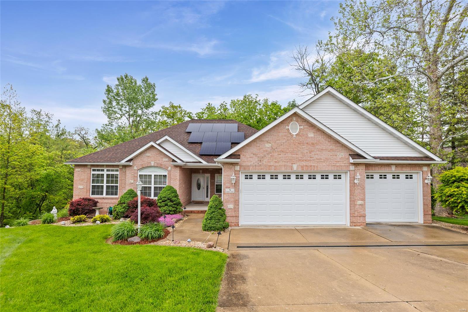 4 Bedroom, 3,416 sq. feet 5 Chariot Ct.  Glen Carbon, IL