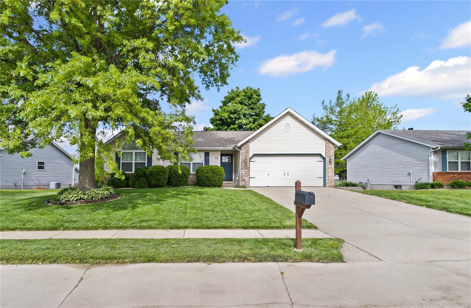 3 Bedroom, 2,025 sq. feet 53 Oakbrooke  Troy, IL