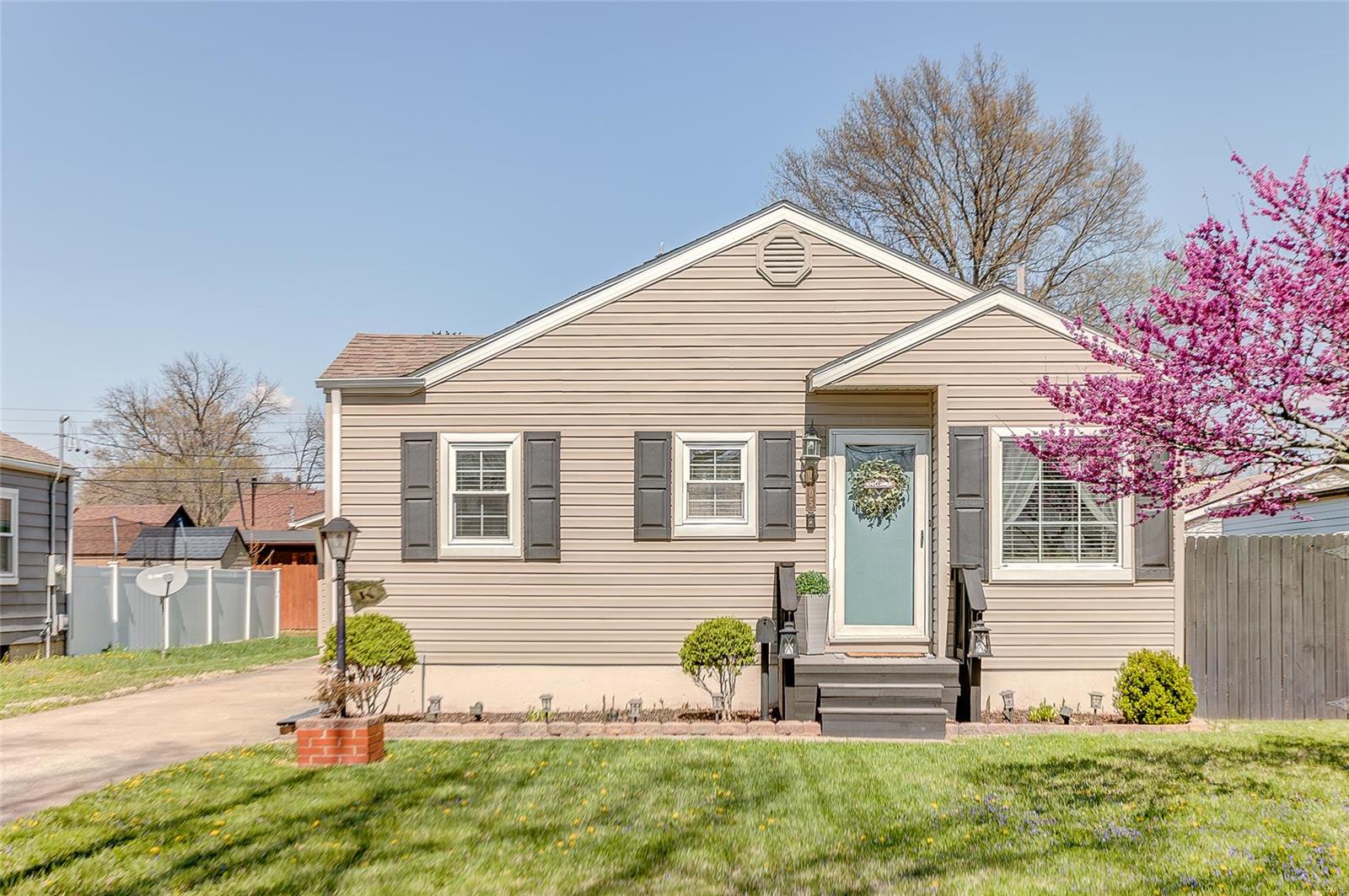 2 Bedroom, 1,604 sq. feet 1705 Mitchell Avenue Granite City, IL