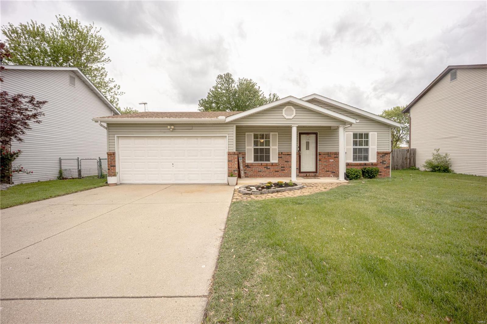 3 Bedroom, 1,385 sq. feet 5157 Stephanie Drive Granite City, IL