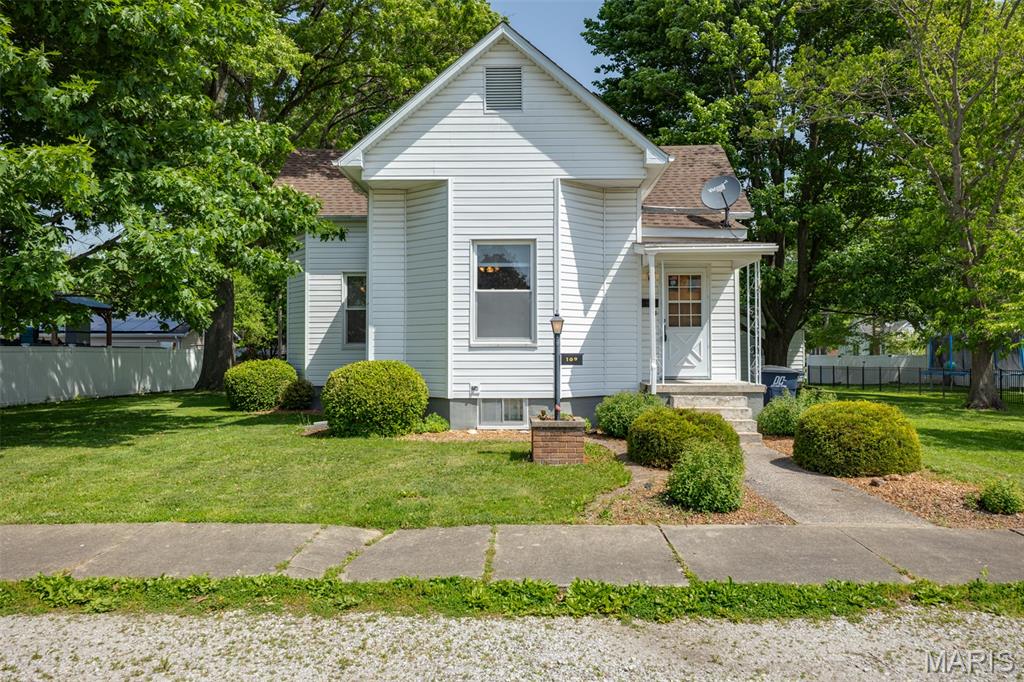 4 Bedroom, 1,700 sq. feet 109 2nd Street Mount Olive, IL