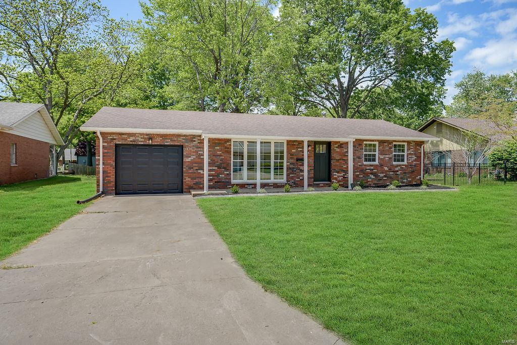3 Bedroom, 2,017 sq. feet 3313 Princeton Drive Granite City, IL