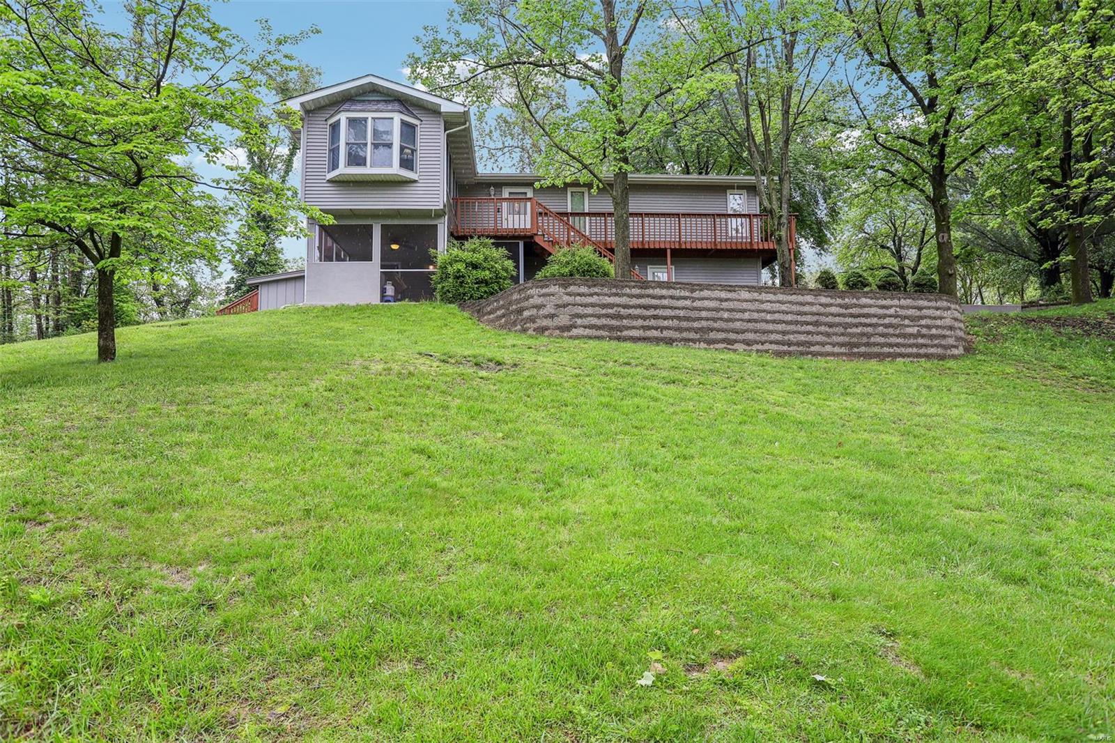 3 Bedroom, 1,800 sq. feet 15 Kyle Drive Collinsville, IL