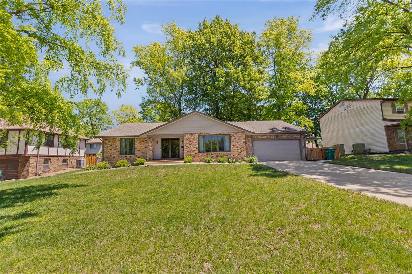3 Bedroom, 2,037 sq. feet 1012 Matthew Drive O'Fallon, IL