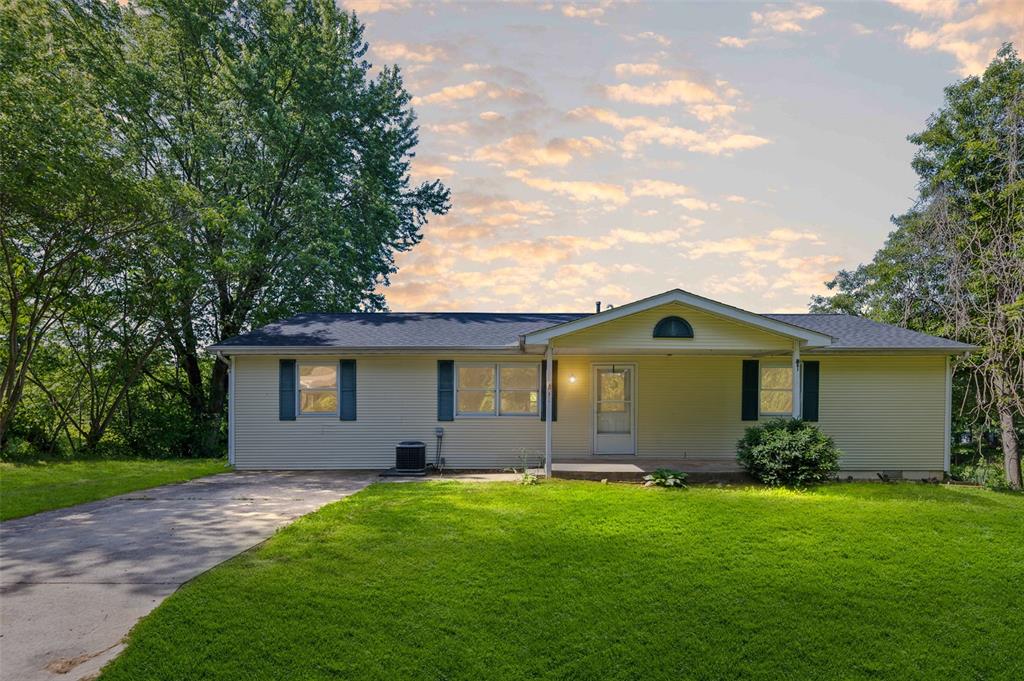 3 Bedroom, 1,824 sq. feet 32591 Elm Court Brighton, IL