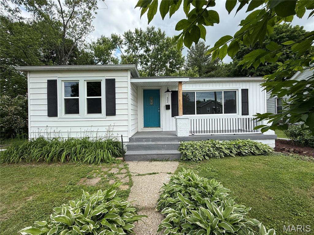 2 Bedroom, 1,824 sq. feet 602 Combs Avenue Collinsville, IL