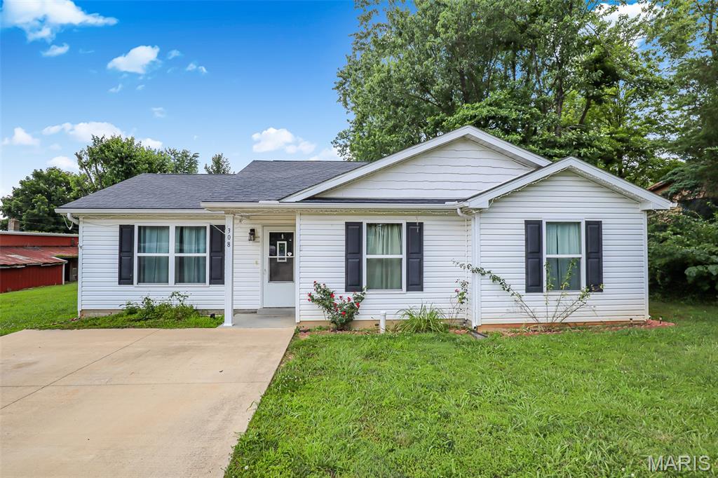 3 Bedroom, 1,110 sq. feet 308 Madison Street Fredericktown, MO