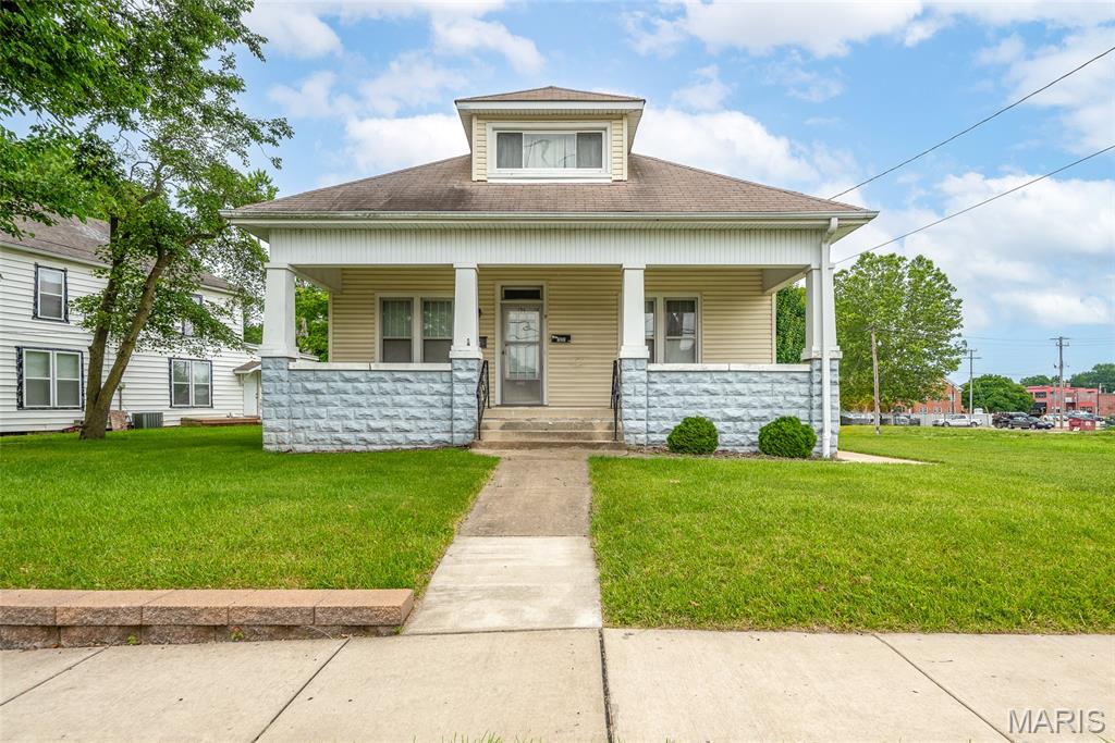 3 Bedroom, 1,864 sq. feet 125 Seminary Street Collinsville, IL