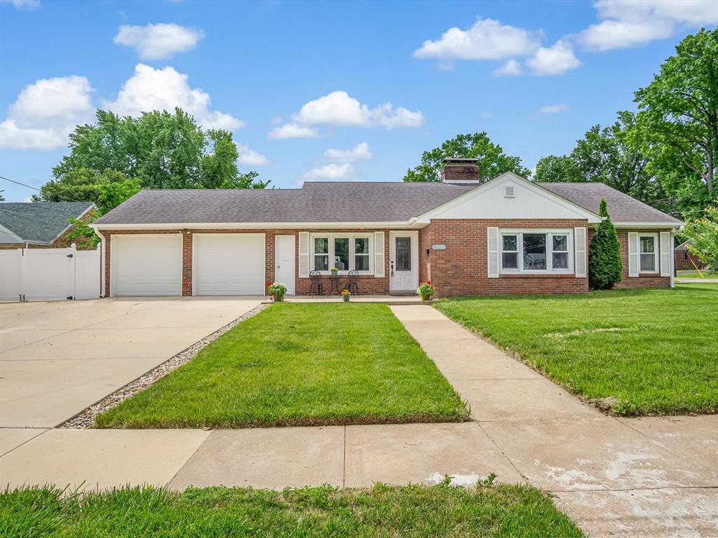 3 Bedroom, 1,361 sq. feet 3405 Gary Street Alton, IL
