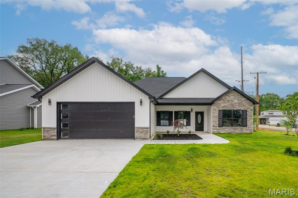 3 Bedroom, 1,498 sq. feet 101 Jimmy H Drive Jonesburg, MO