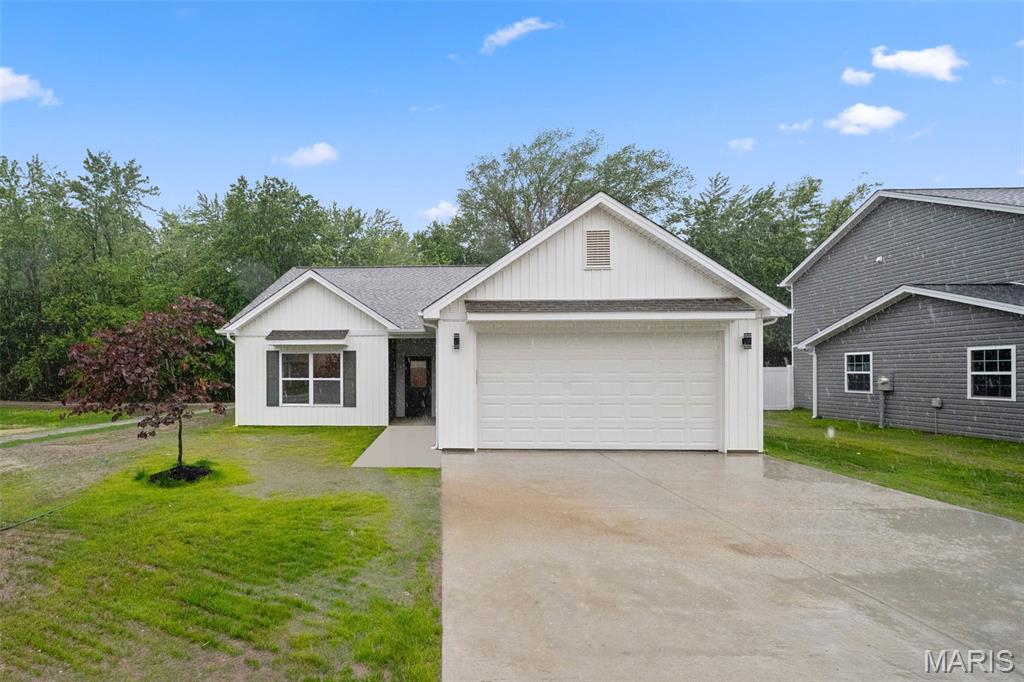 3 Bedroom, 1,194 sq. feet 105 Jimmy H Drive Jonesburg, MO