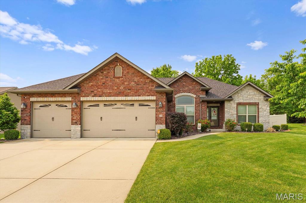 4 Bedroom, 2,890 sq. feet 30 Ellington Drive Troy, IL
