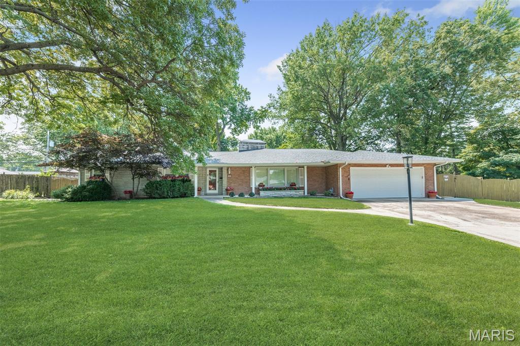 4 Bedroom, 2,968 sq. feet 43 Terrace Lane Granite City, IL