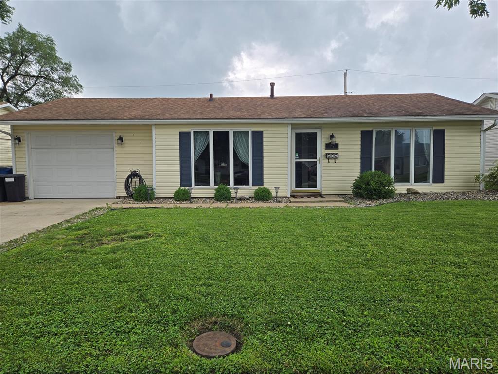 3 Bedroom, 953 sq. feet 97 Briarhaven Drive Granite City, IL