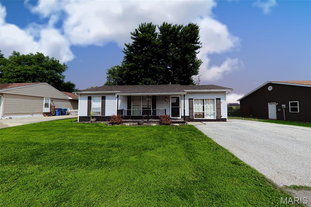 4 Bedroom, 1,200 sq. feet 325 Wilson Park Lane Granite City, IL