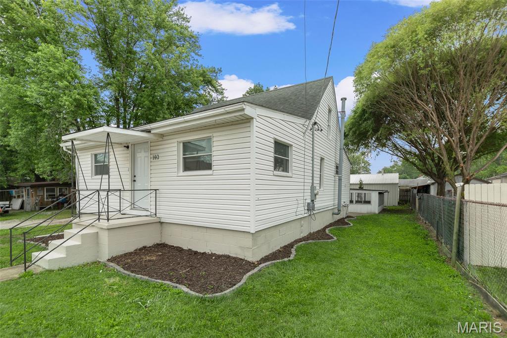 4 Bedroom, 1,208 sq. feet 102 Maple Street Hartford, IL
