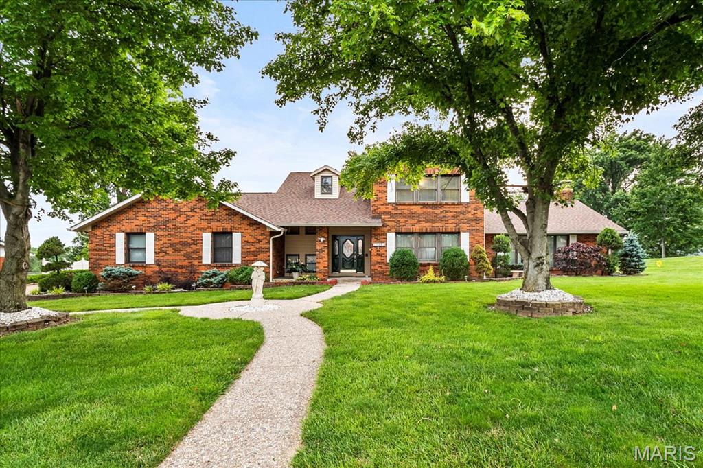 4 Bedroom, 5,048 sq. feet 221 Tower Hill Drive Columbia, IL