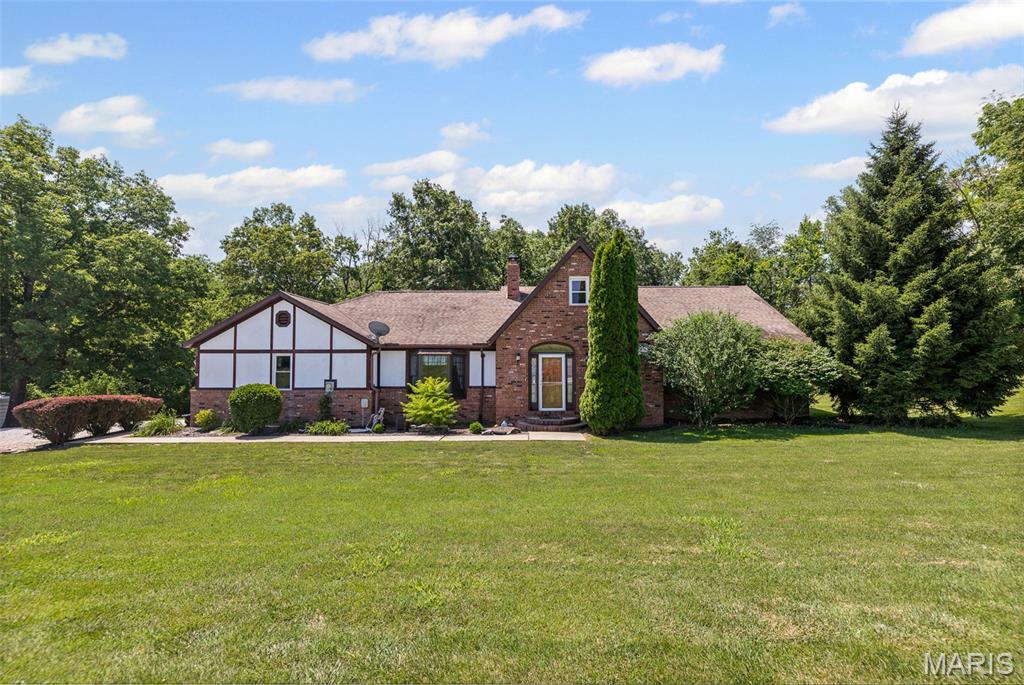 3 Bedroom, 3,702 sq. feet 24863 State Hwy 3  Dow, IL