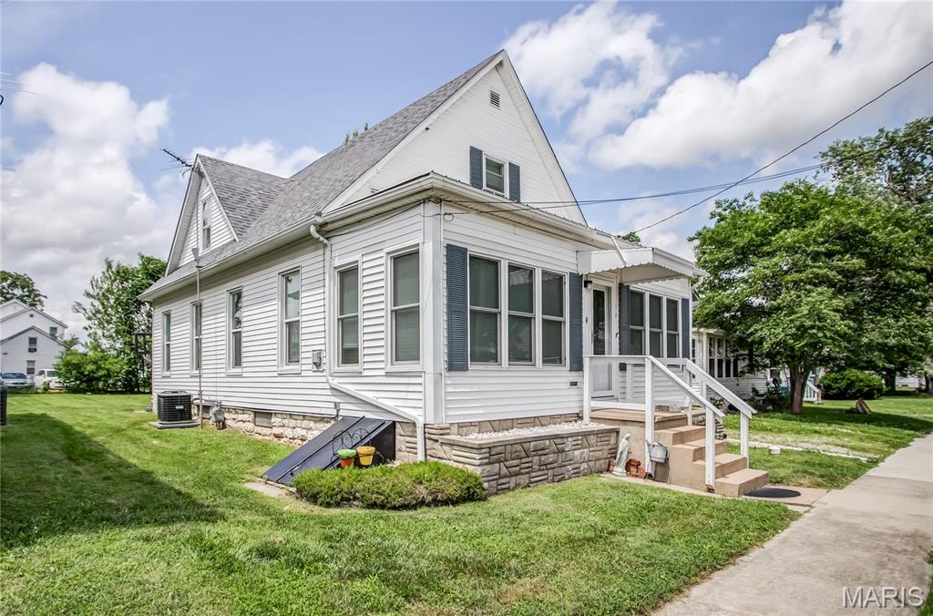 3 Bedroom, 1,260 sq. feet 207 Arch Street Jerseyville, IL