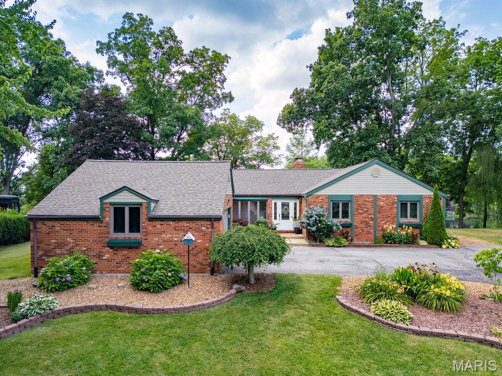 5 Bedroom, 3,300 sq. feet 44 Matterhorn Drive Glen Carbon, IL