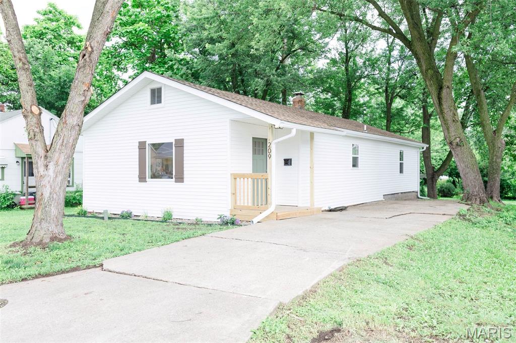 3 Bedroom, 1,331 sq. feet 209 Dover Street Monroe City, MO