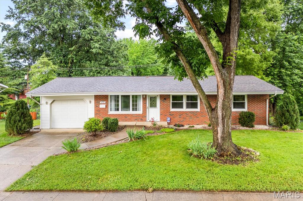 4 Bedroom, 1,934 sq. feet 639 Notre Dame Avenue Edwardsville, IL