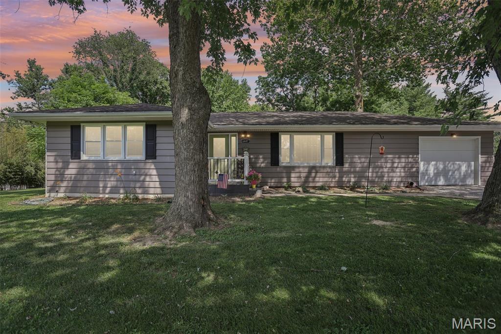 3 Bedroom, 2,170 sq. feet 6607 Wenzel Road Alton, IL