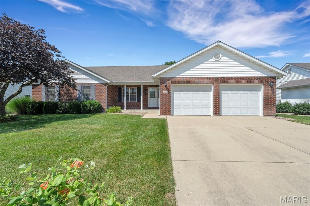 3 Bedroom, 1,859 sq. feet 929 Kimberly Lane Waterloo, IL