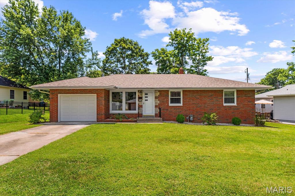3 Bedroom, 1,134 sq. feet 406 Buena Vista Street Edwardsville, IL