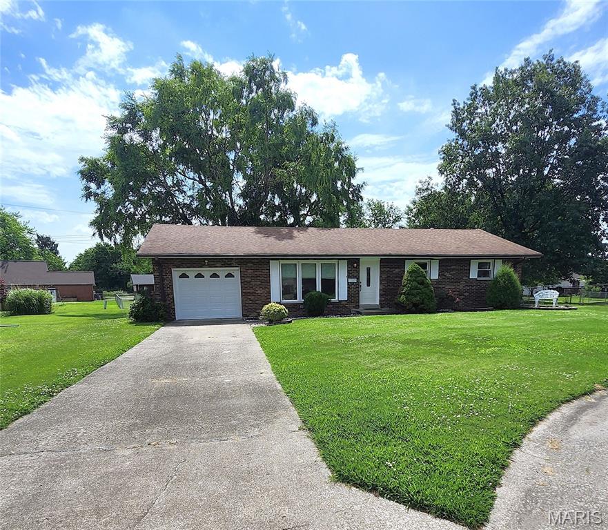3 Bedroom, 1,859 sq. feet 7 ROBIN Court Granite City, IL