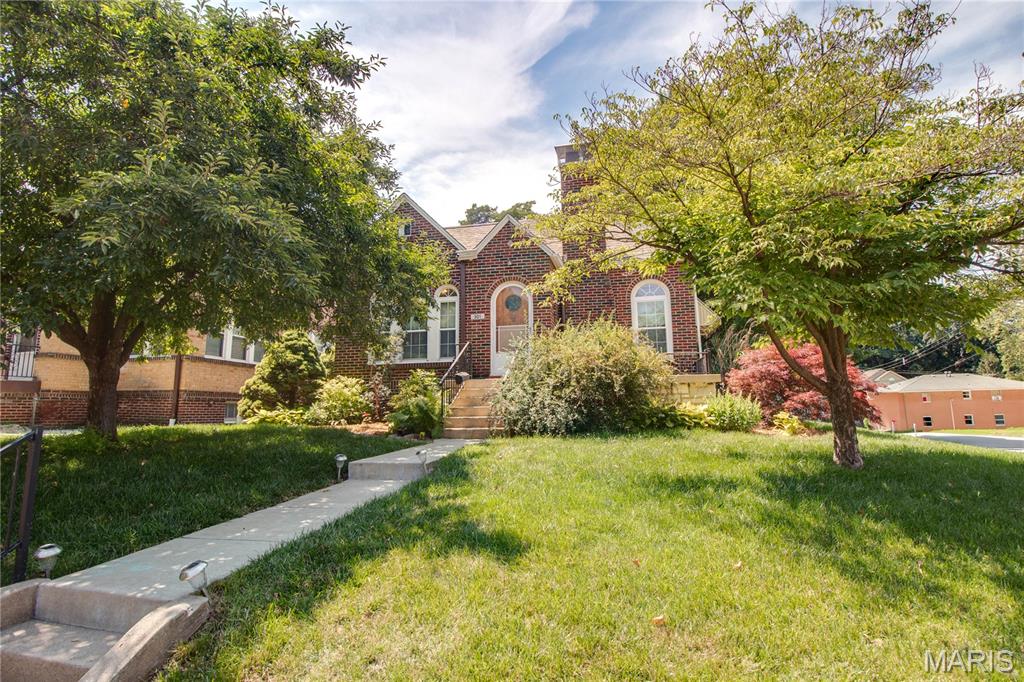 2 Bedroom, 1,200 sq. feet 301 7th Street Alton, IL