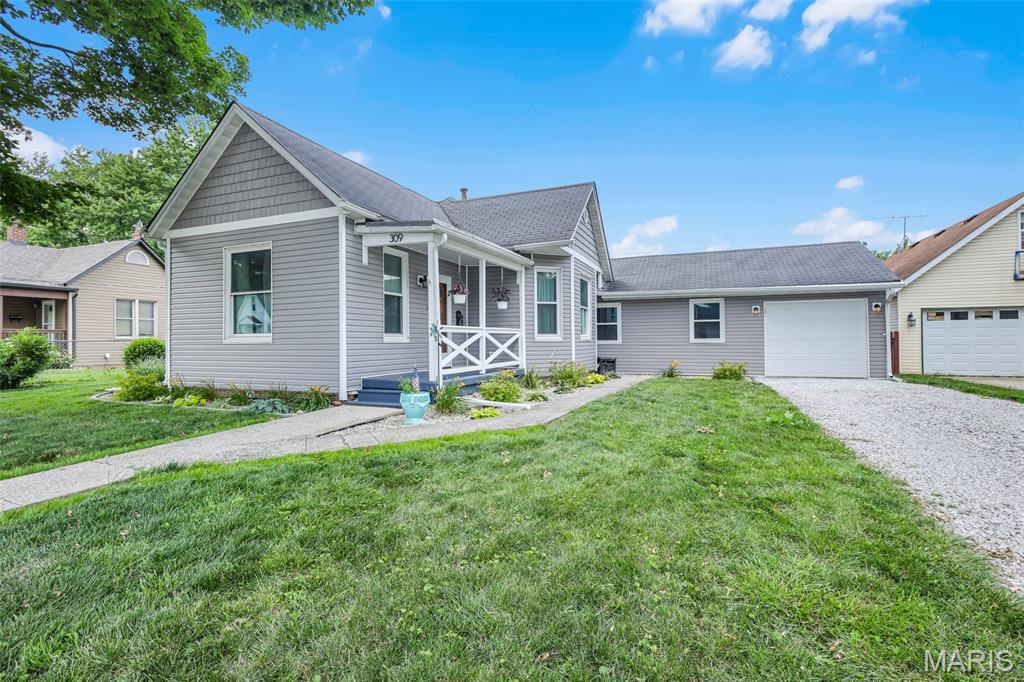 3 Bedroom, 1,240 sq. feet 309 Wickliffe Street Troy, IL