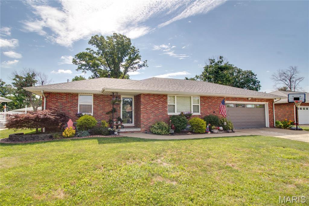 2 Bedroom, 1,044 sq. feet 5511 Ladue Drive Godfrey, IL