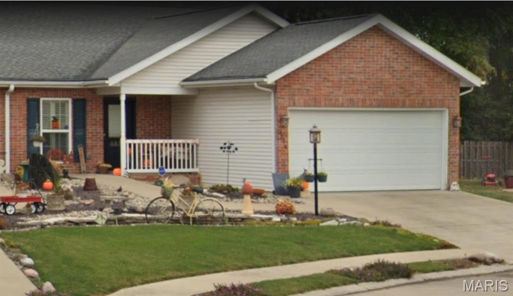 2 Bedroom, 1,400 sq. feet 3214 Leverett Court Alton, IL