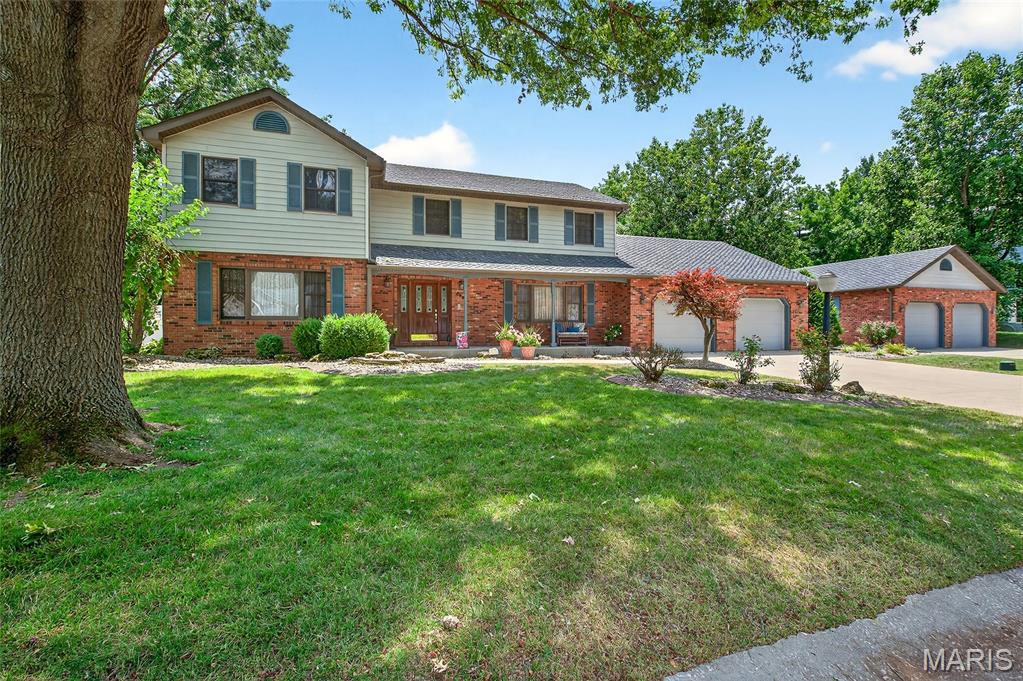 5 Bedroom, 4,615 sq. feet 509 Lakewood Drive Troy, IL