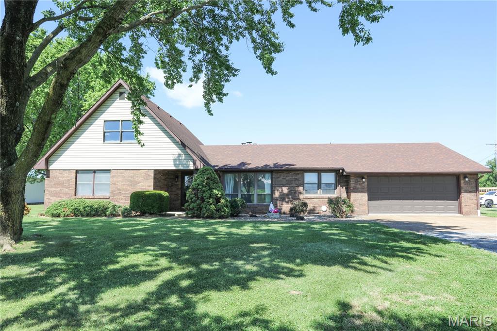 4 Bedroom, 2,265 sq. feet 2613 Mockingbird Lane Granite City, IL