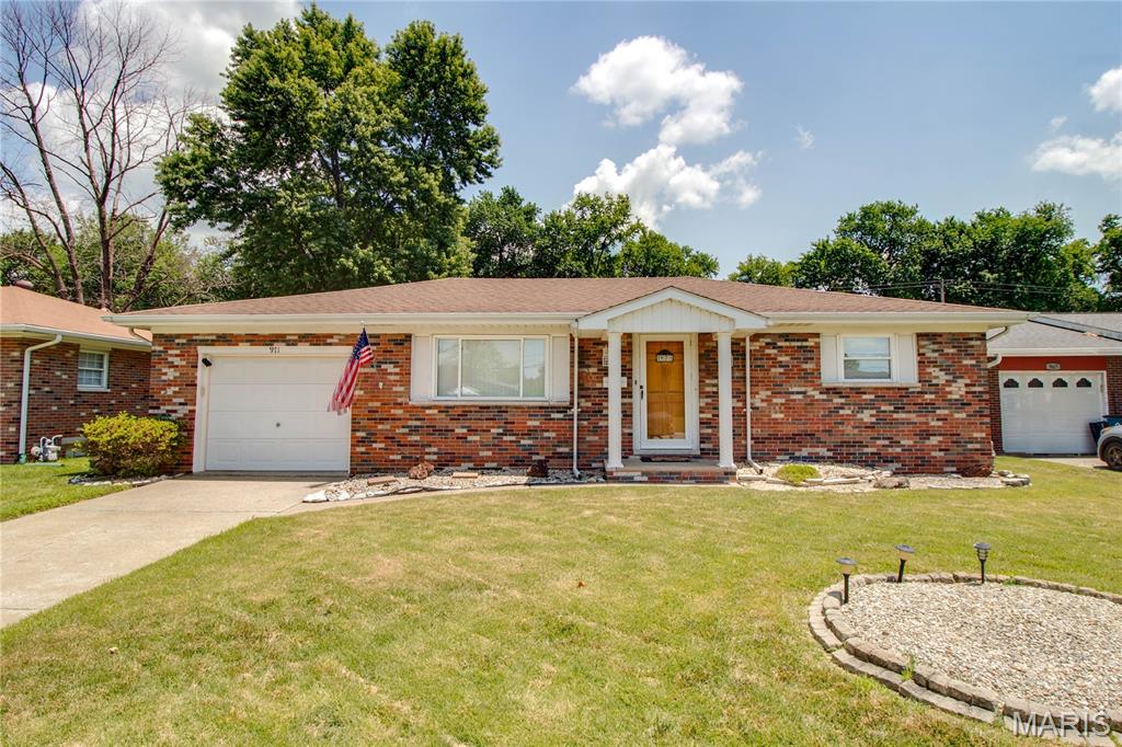 2 Bedroom, 1,904 sq. feet 971 Cedar Drive Wood River, IL
