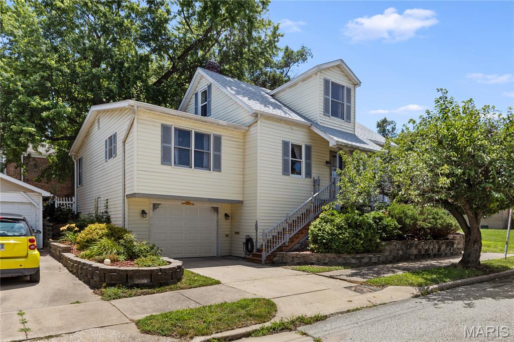 3 Bedroom, 1,723 sq. feet 549 9th Street Alton, IL