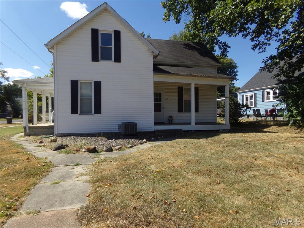 4 Bedroom, 1,740 sq. feet 619 4th Street Greenville, IL