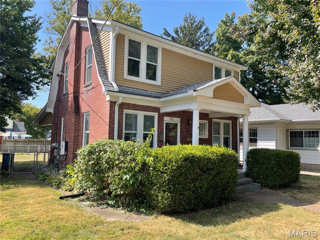 2 Bedroom, 1,634 sq. feet 809 Logan Street Alton, IL